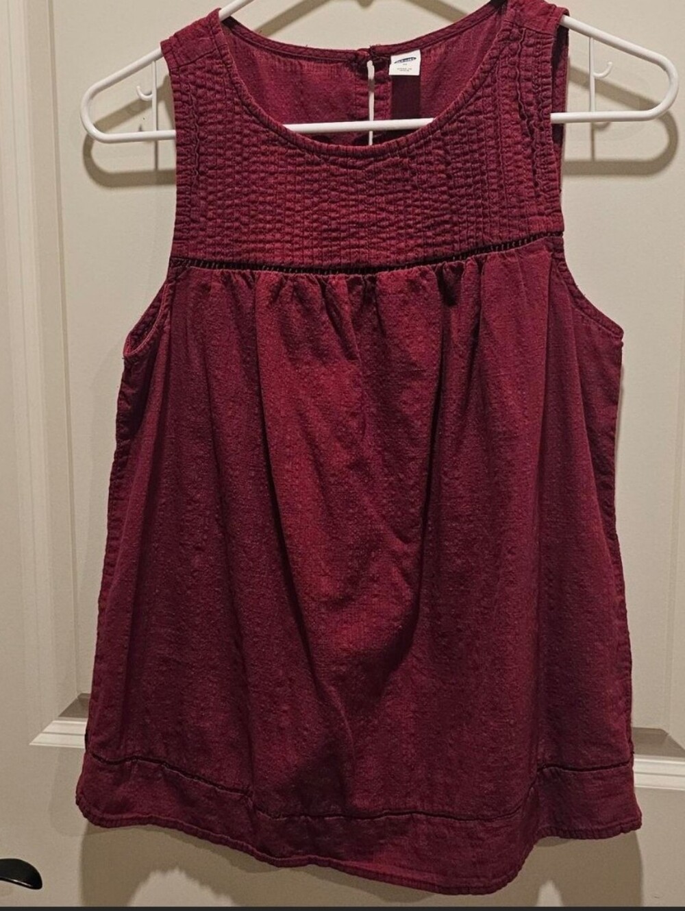 Old Navy Burgundy Sleeveless Textured Yoke Tank